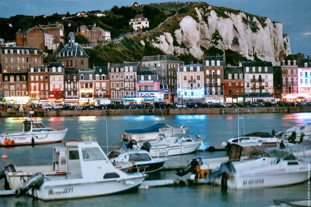 Logement A Deux Pas De La Plage Et Des Commerces Le Treport Exterior photo